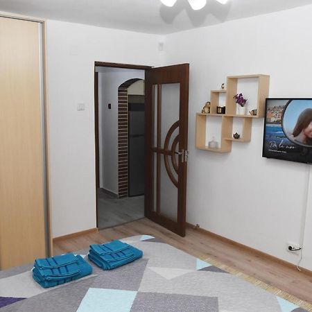 1St Apartment Nehoiu Luaran gambar