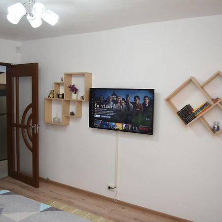 1St Apartment Nehoiu Luaran gambar