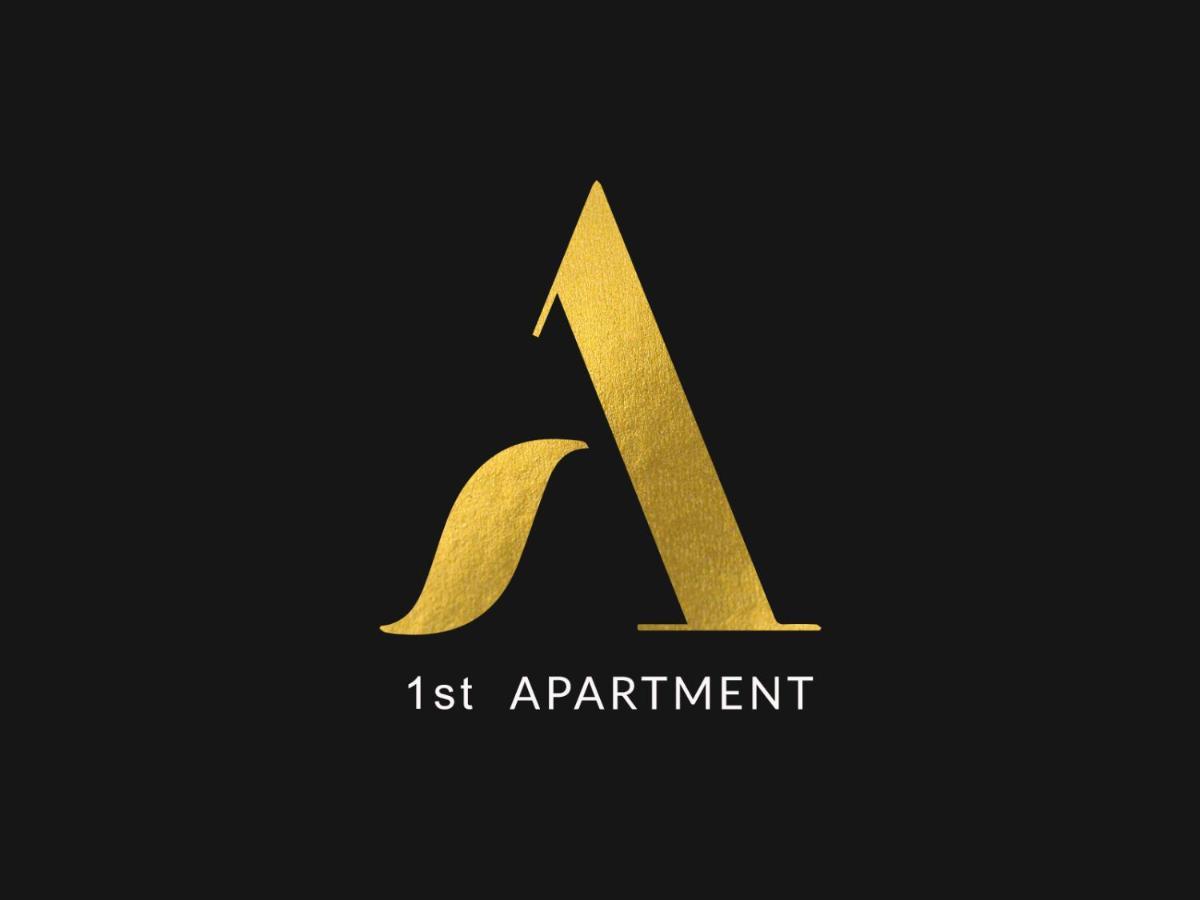 1St Apartment Nehoiu Luaran gambar
