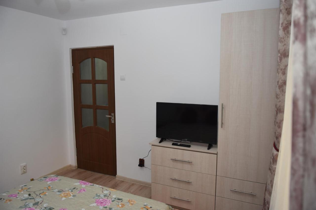 1St Apartment Nehoiu Luaran gambar