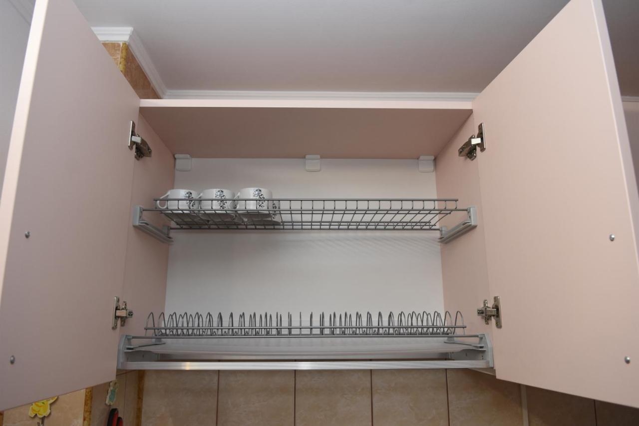 1St Apartment Nehoiu Luaran gambar